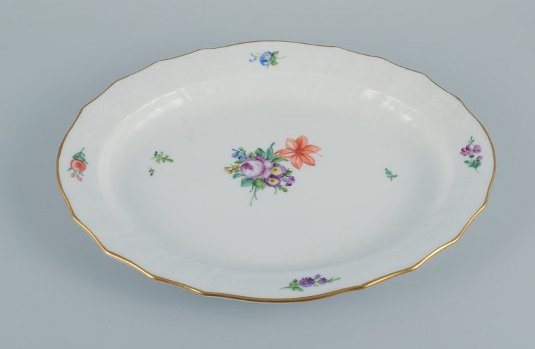 Royal Copenhagen Light Saxon Flower, oval serving dish. (1 of 7)