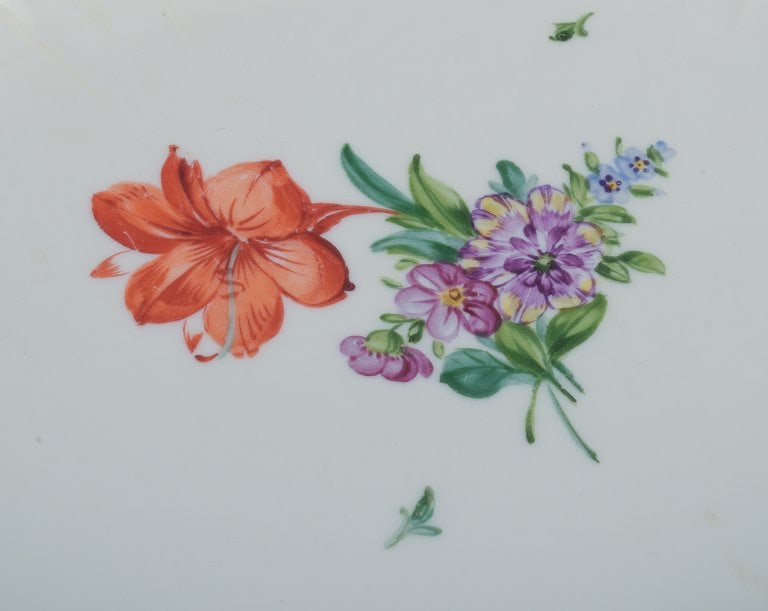 Royal Copenhagen, Saxon Flower. Oval serving dish in hand-painted porcelain with flowers and gold - 4
