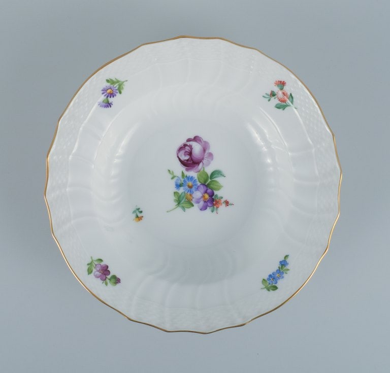 Royal Copenhagen Light Saxon Flower. Four deep plates in hand-painted porcelain. - 4