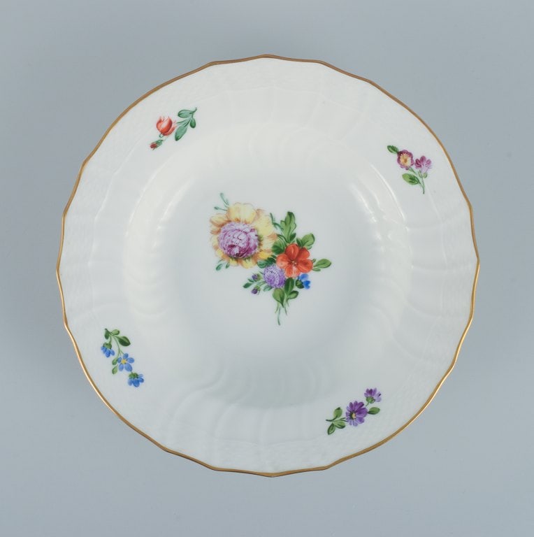 Royal Copenhagen Light Saxon Flower. Four deep plates in hand-painted porcelain. - 5