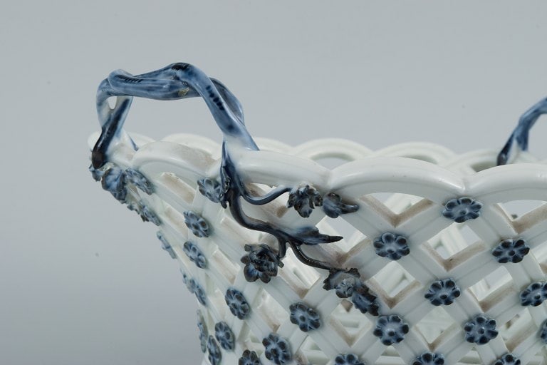 Meissen, Germany. Rare and early Meissen bowl with pierced rim, handle in the form of branches and - 6