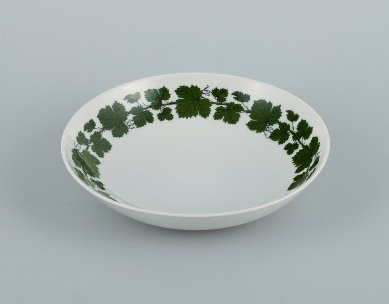 Meissen. Green Ivy Vine. Four parts consisting of egg cup, cup, saucer and cream jug. - 6