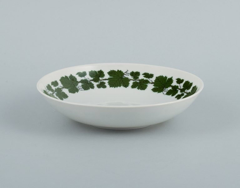 Meissen. Green Ivy Vine. Four parts consisting of egg cup, cup, saucer and cream jug. - 7