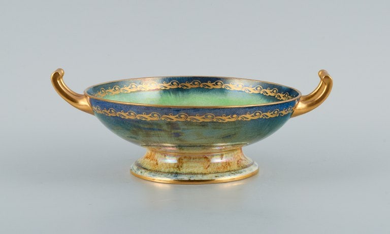 Mintons, England, porcelain bowl with handle. Hand painted with fruits and decorated with gold leaf. - 2