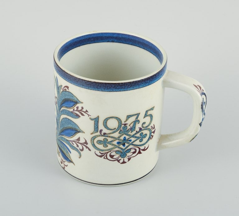 Nils Thorsson for Royal Copenhagen. Large anniversary mug in earthenware. 1775-1975. - 4