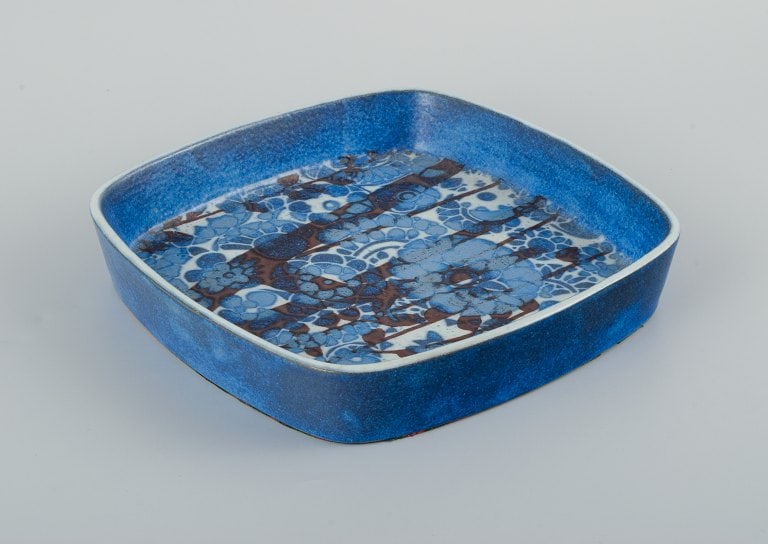 Johanne Gerber for Aluminia, Royal Copenhagen. Dish in shades of blue. - 3