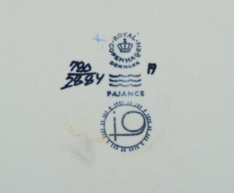 Johanne Gerber for Aluminia, Royal Copenhagen. Dish in shades of blue. - 5