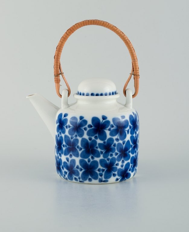 Rörstrand, Mon Amie, porcelain teapot with bamboo shank. - 2