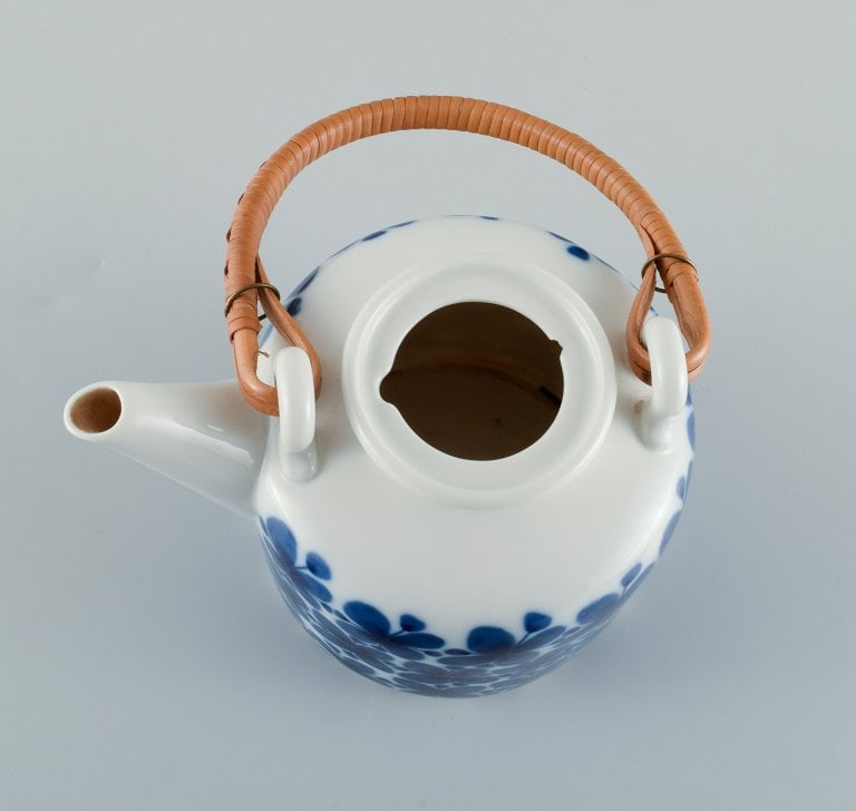 Rörstrand, Mon Amie, porcelain teapot with bamboo shank. - 4