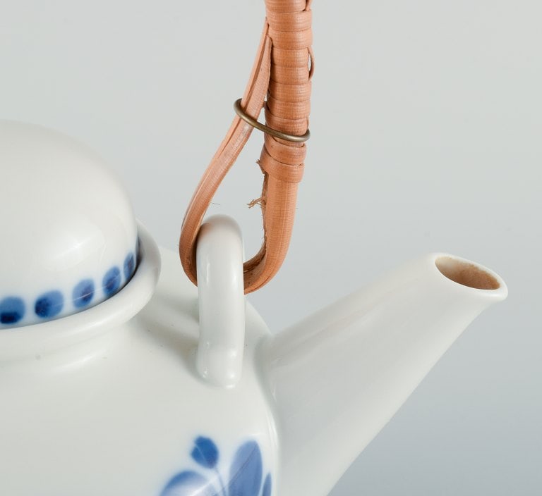 Rörstrand, Mon Amie, porcelain teapot with bamboo shank. - 6