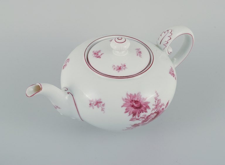 Rosenthal, a tea set consisting of teapot, creamer and sugar bowl. - 3