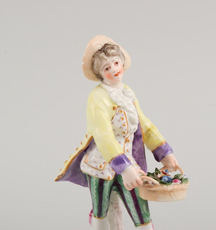Presumably German porcelain figure, man with flower basket, 19th century. - 5