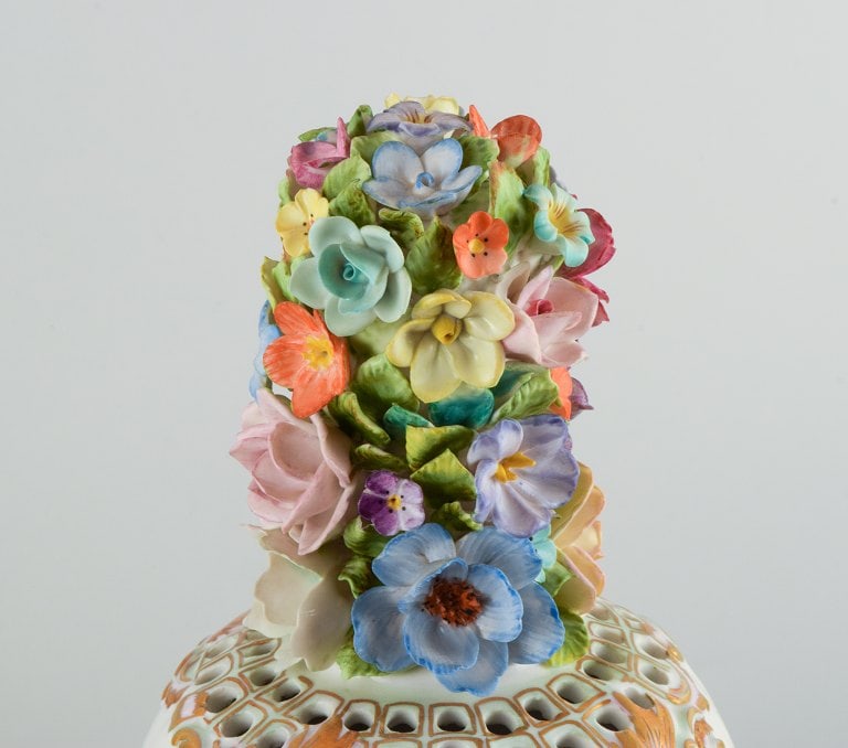 Dresden, Germany. Colossal lidded porcelain vase on stand. Lavishly decorated with flowers in - 4
