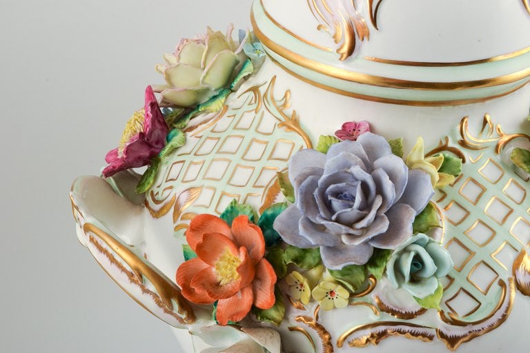 Dresden, Germany. Colossal lidded porcelain vase on stand. Lavishly decorated with flowers in - 5