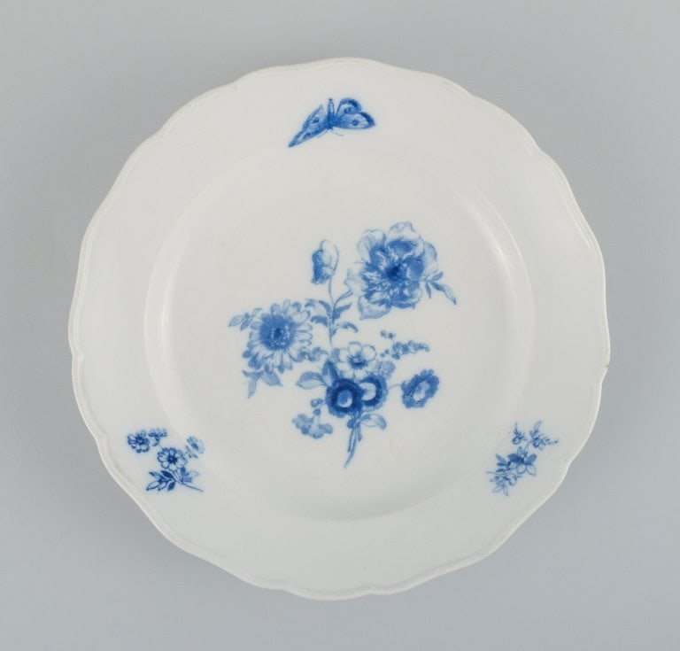 Four antique Meissen dinner plates. Hand painted with various blue flowers and butterflies. - 4