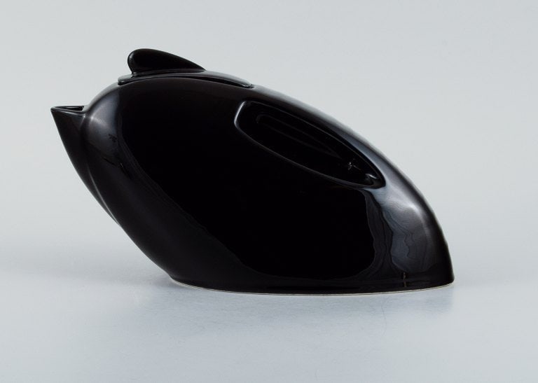 Black designer teapot in porcelain. Late 1900s. - 2