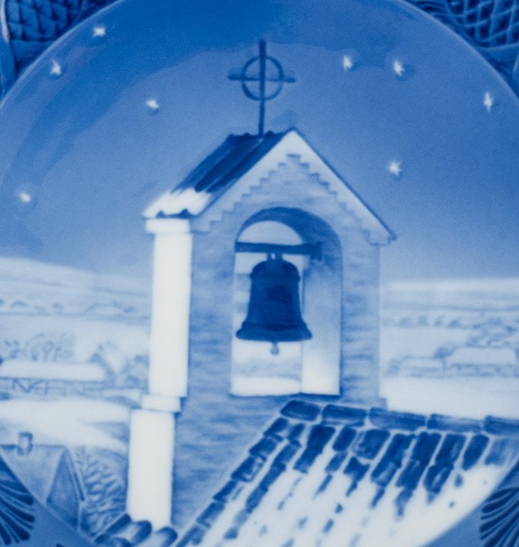 Royal Copenhagen Christmas plate from 1942.: Title: Royal Copenhagen Christmas plate from 1942. Description: Royal Copenhagen Christmas plate from 1942. Diameter: 18 cm. In excellent condition. 1st factory quality. Marked. Reserve: $392.00 Ship