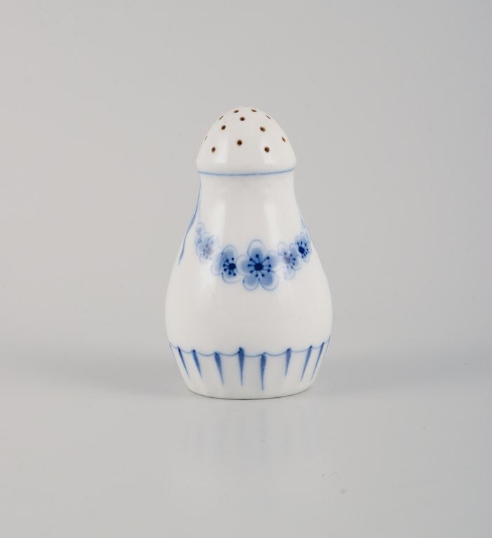 Bing & Grondahl, Empire, two small bowls, two salt shakers. 1920s. - 3