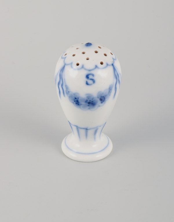 Bing & Grondahl, Empire, two small bowls, two salt shakers. 1920s. - 5