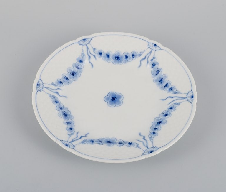 Bing & Grøndahl, Empire, three plates, two deep and a dinner plate. 1920s. - 3