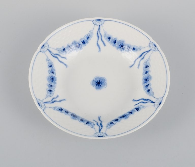Bing & Grøndahl, Empire, three plates, two deep and a dinner plate. 1920s. - 5