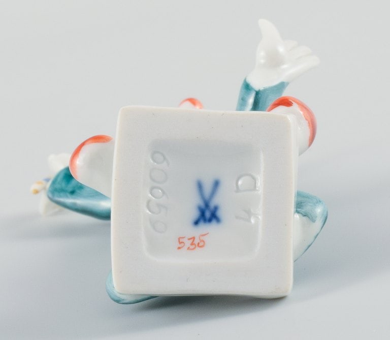 Peter Strang (b.1936) for Meissen. Figure in hand-painted porcelain. Conductor from the clown - 6