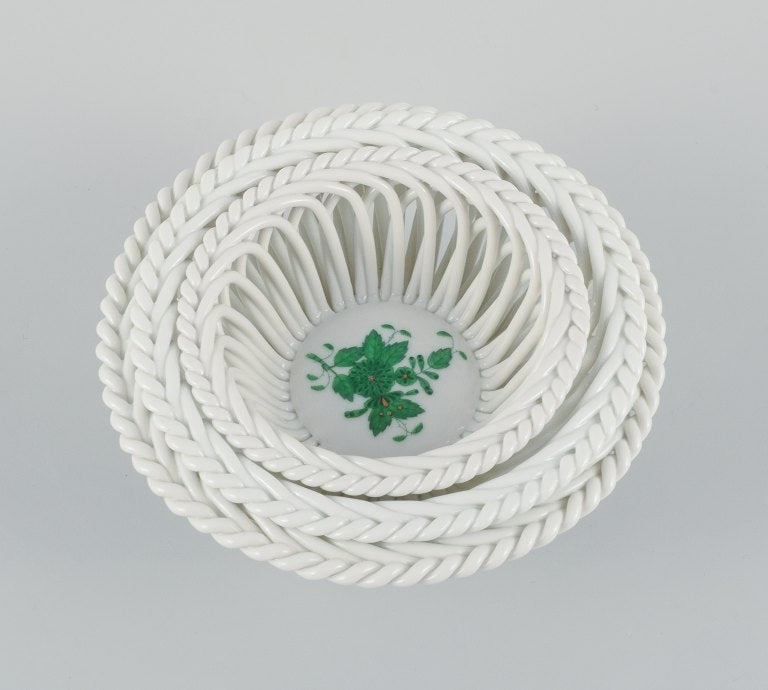 Herend Green Chinese Bouquet, three small bowls in hand-painted porcelain. - 2