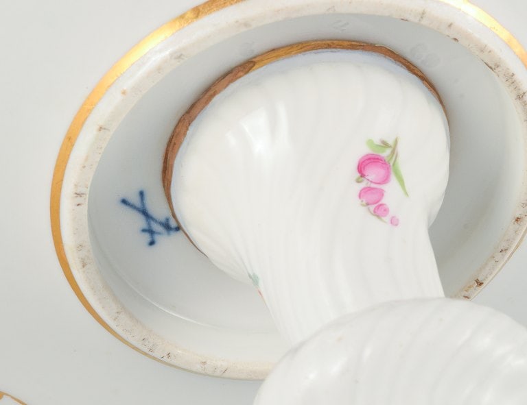 Large Meissen openwork compote decorated with polychrome flowers. Approx. 1900. - 8