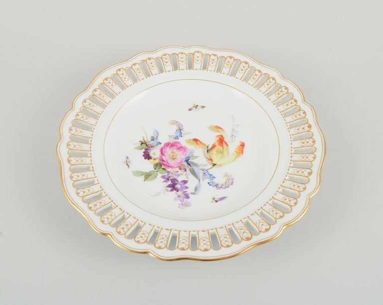 Antique Meissen openwork plate in hand-painted porcelain with flowers and gold decoration. Late 19th - 3