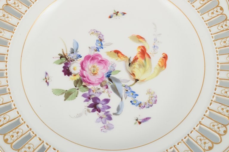 Antique Meissen openwork plate in hand-painted porcelain with flowers and gold decoration. Late 19th - 4