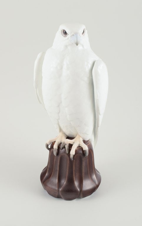 Large falcon, porcelain figure, B&G model no. 1531. 1920/30s. - 2