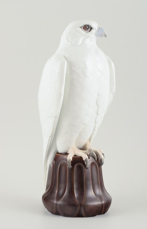 Large falcon, porcelain figure, B&G model no. 1531. 1920/30s. - 3