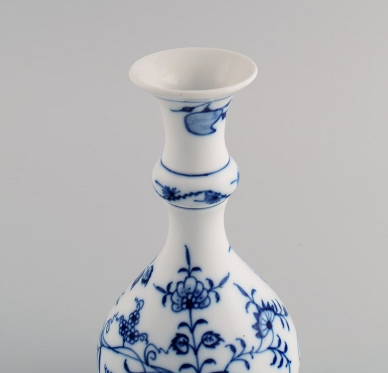 Antik Meissen Blue Onion vase in hand-painted porcelain. Early 20th century. - 4