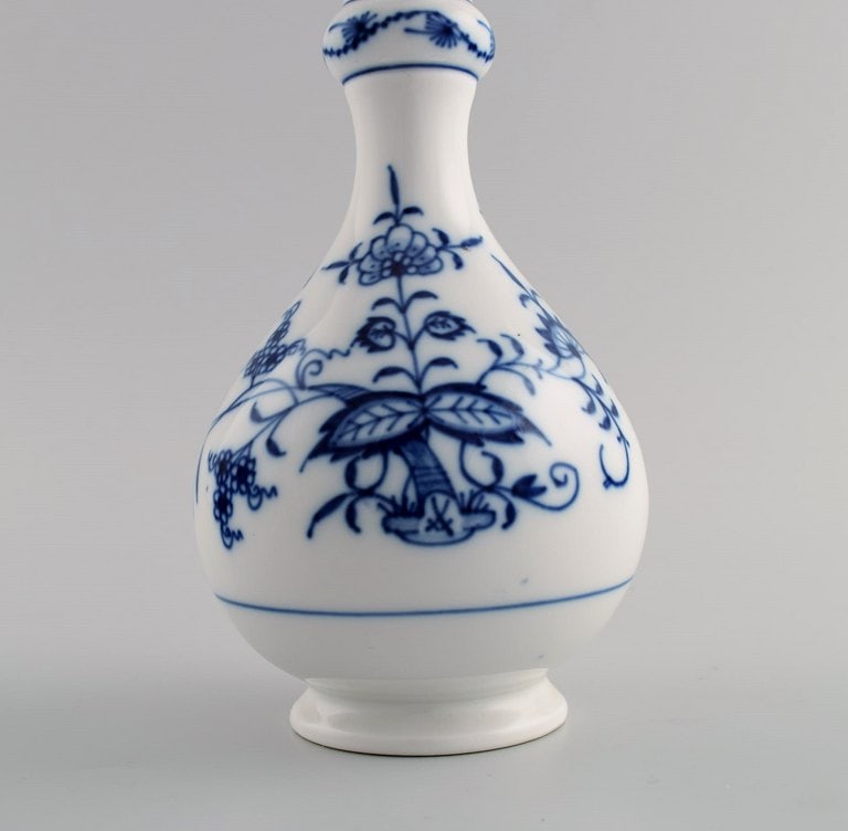 Antik Meissen Blue Onion vase in hand-painted porcelain. Early 20th century. - 5