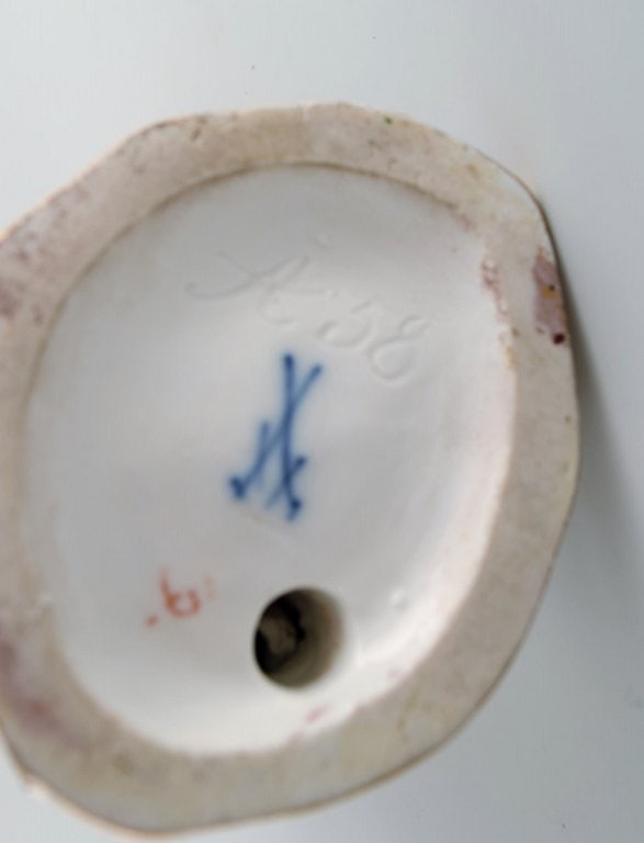 Antique Meissen porcelain figure. Noble gentleman with gold watch. Late 19th century. - 7