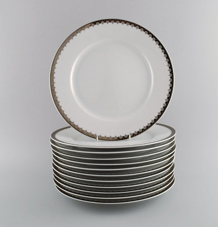 Sigvard Bernadotte for Christineholm. Twelve large dinner plates in porcelain with silver border. (1 of 5)