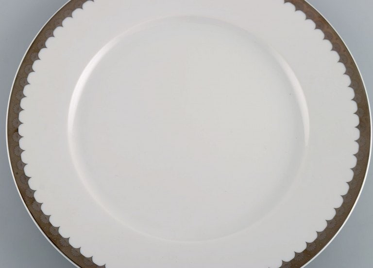 Sigvard Bernadotte for Christineholm. Twelve large dinner plates in porcelain with silver border. - 3