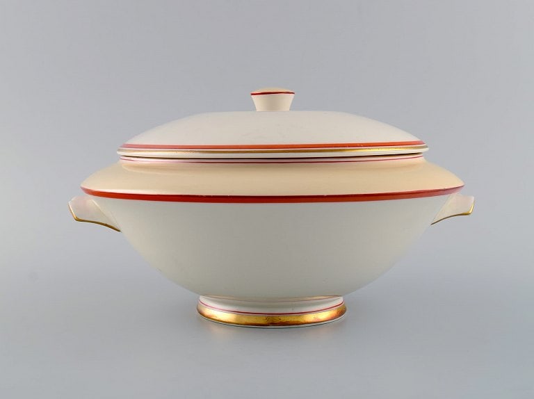Christian Joachim for Royal Copenhagen. "The Spanish pattern". Soup tureen in hand-painted (1 of 6)