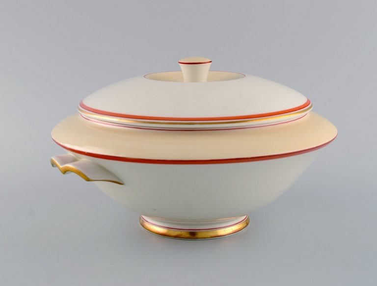 Christian Joachim for Royal Copenhagen. "The Spanish pattern". Soup tureen in hand-painted - 5