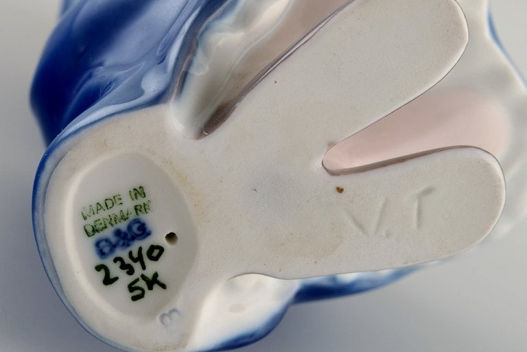 Bing & Grøndahl porcelain figure. Girl with dove. Model number 2340. - 6