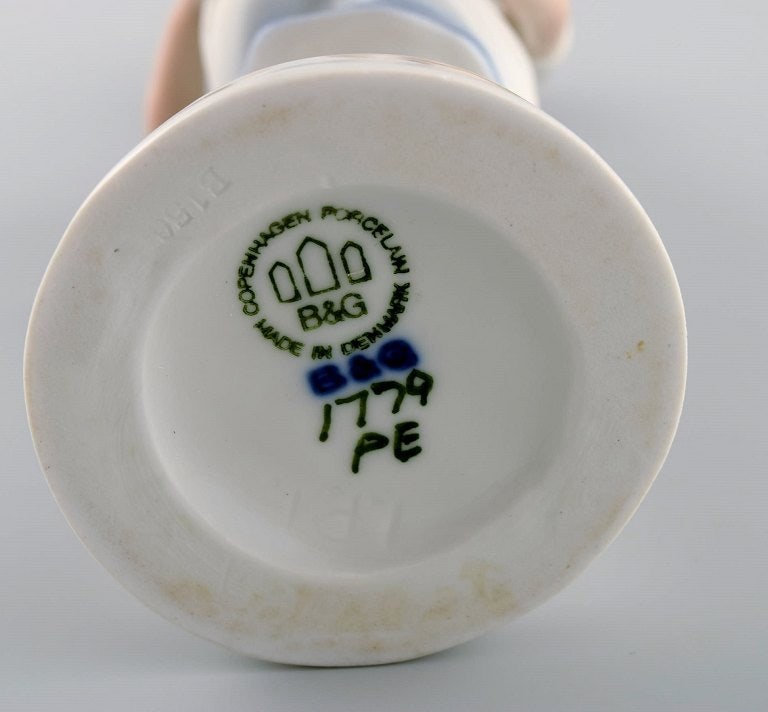 Bing & Grøndahl porcelain figure. Girl with cat. 1970s. Model number 1779. - 6