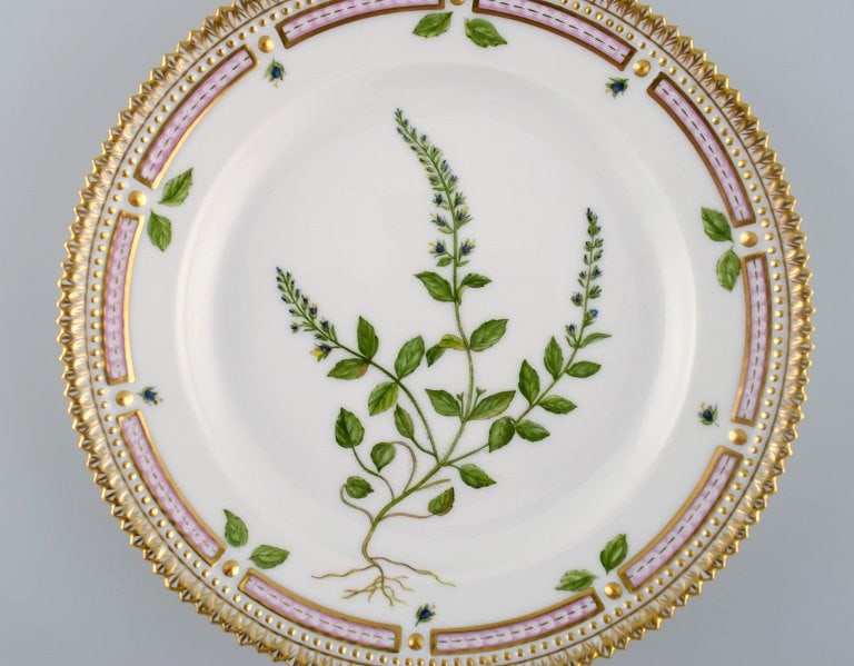 Royal Copenhagen Flora Danica salad plate in hand-painted porcelain with flowers and gold - 2