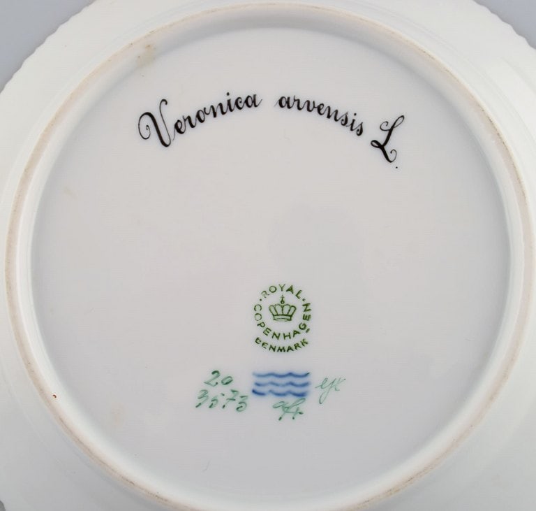 Royal Copenhagen Flora Danica salad plate in hand-painted porcelain with flowers and gold - 4