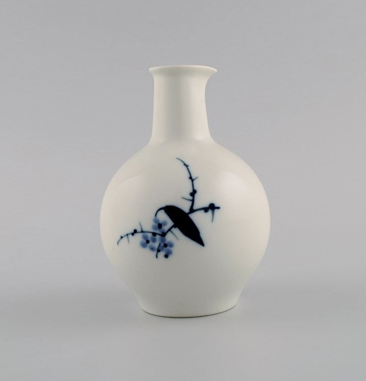 Johannes Hedegaard for Royal Copenhagen. Rare Rimmon jug / vase in hand-painted porcelain. Dated - 3