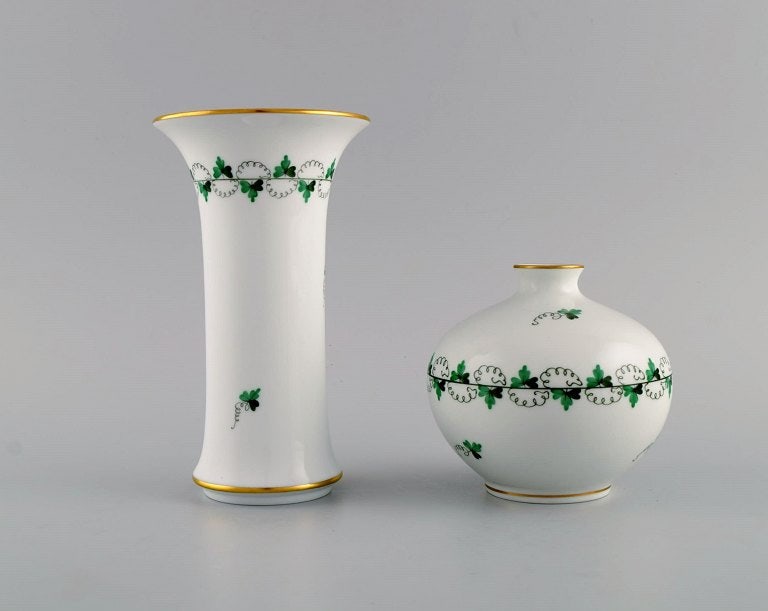 Two Herend vases in hand-painted porcelain. Mid 20th century. - 2