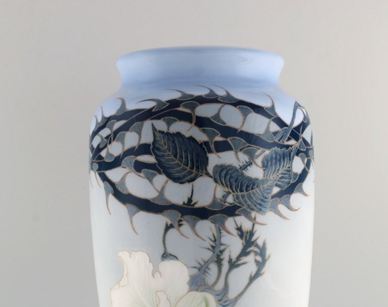 Bertha Nathanielsen for Royal Copenhagen. Large unique art nouveau vase in hand-painted porcelain. - 5