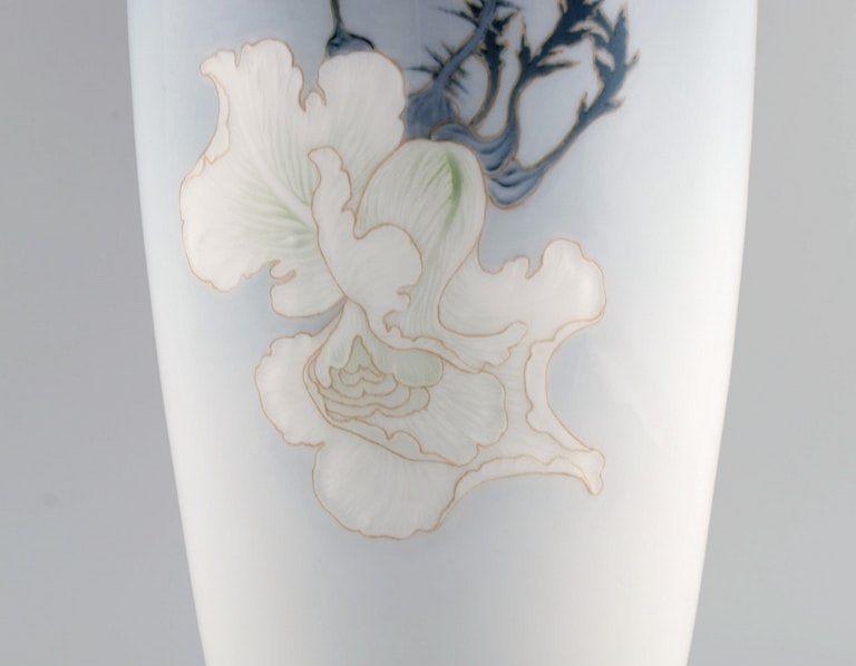 Bertha Nathanielsen for Royal Copenhagen. Large unique art nouveau vase in hand-painted porcelain. - 6