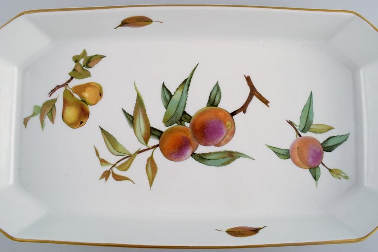 Royal Worcester, England. Two Evesham serving dishes in porcelain decorated with fruits and gold - 5