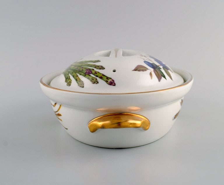 Royal Worcester, England. Evesham lidded dish in porcelain decorated with fruits and gold rim. - 3
