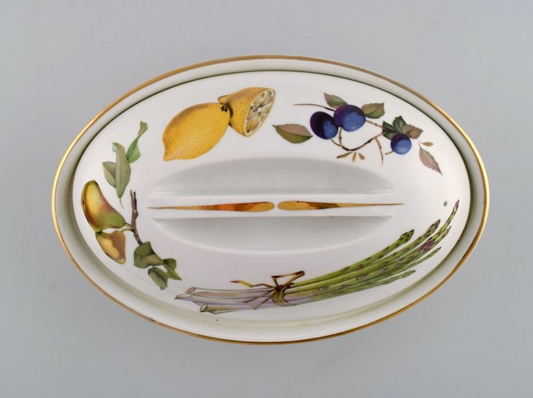 Royal Worcester, England. Evesham lidded dish in porcelain decorated with fruits and gold rim. - 4